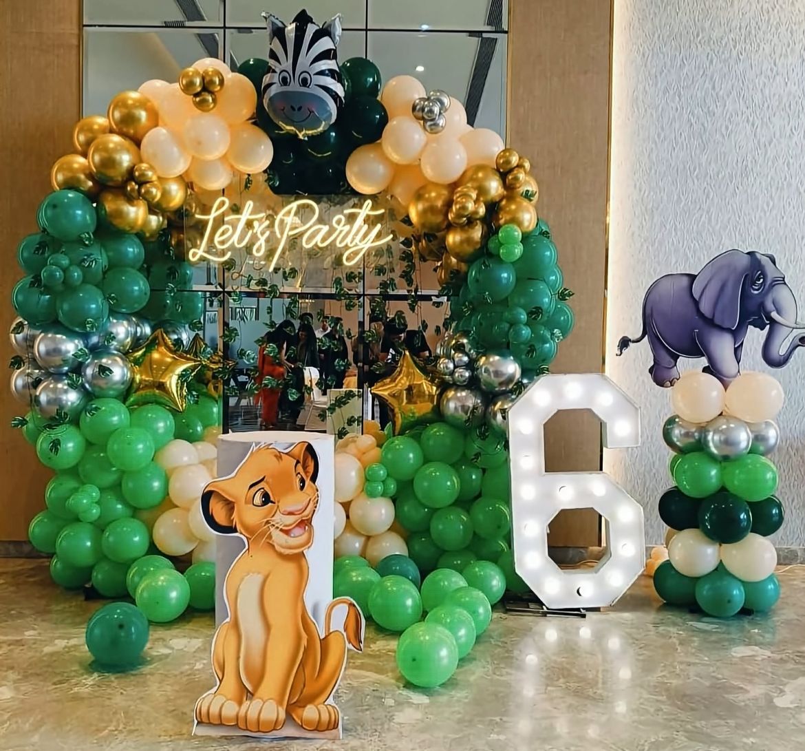 ungle Safari Arch Wild 6th Birthday