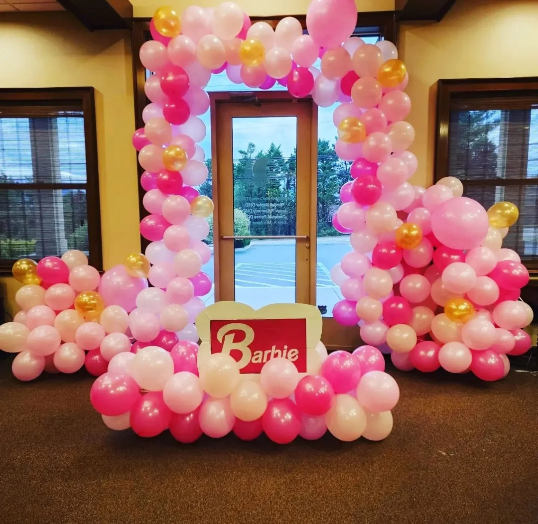 Barbie Dreamland Balloon Arch